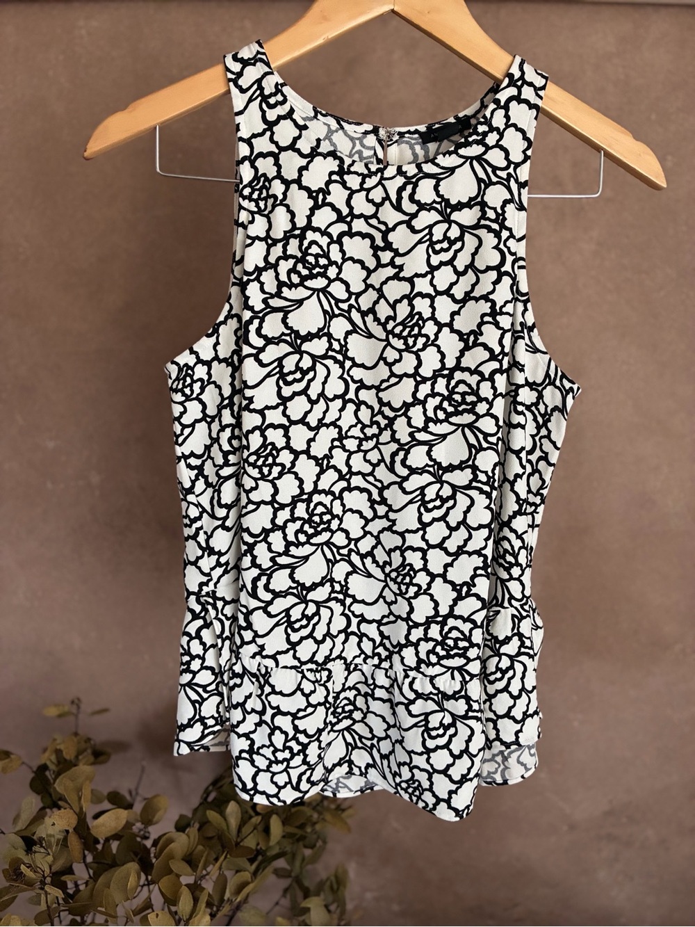 Ann Taylor Black & White Floral Sleeveless Blouse